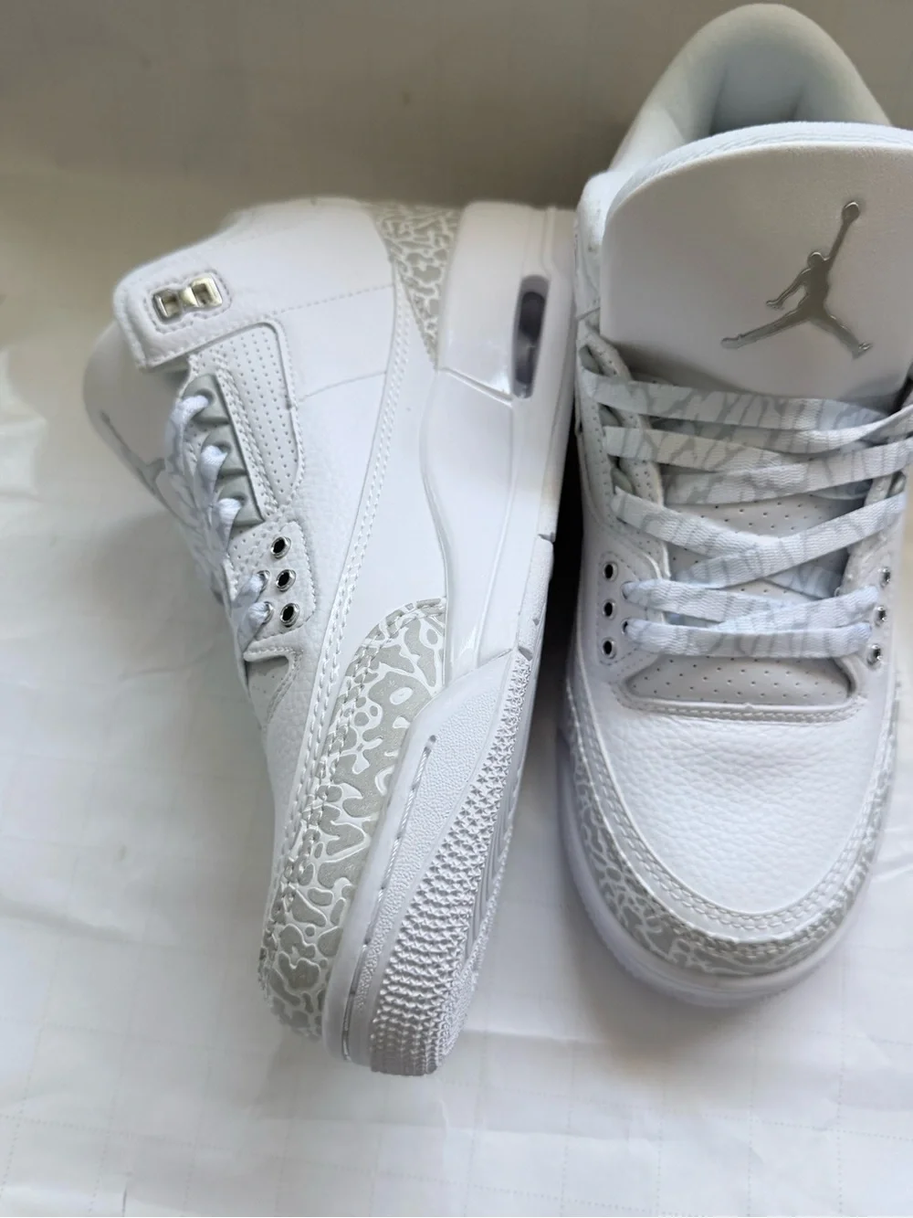 Jordan clean white